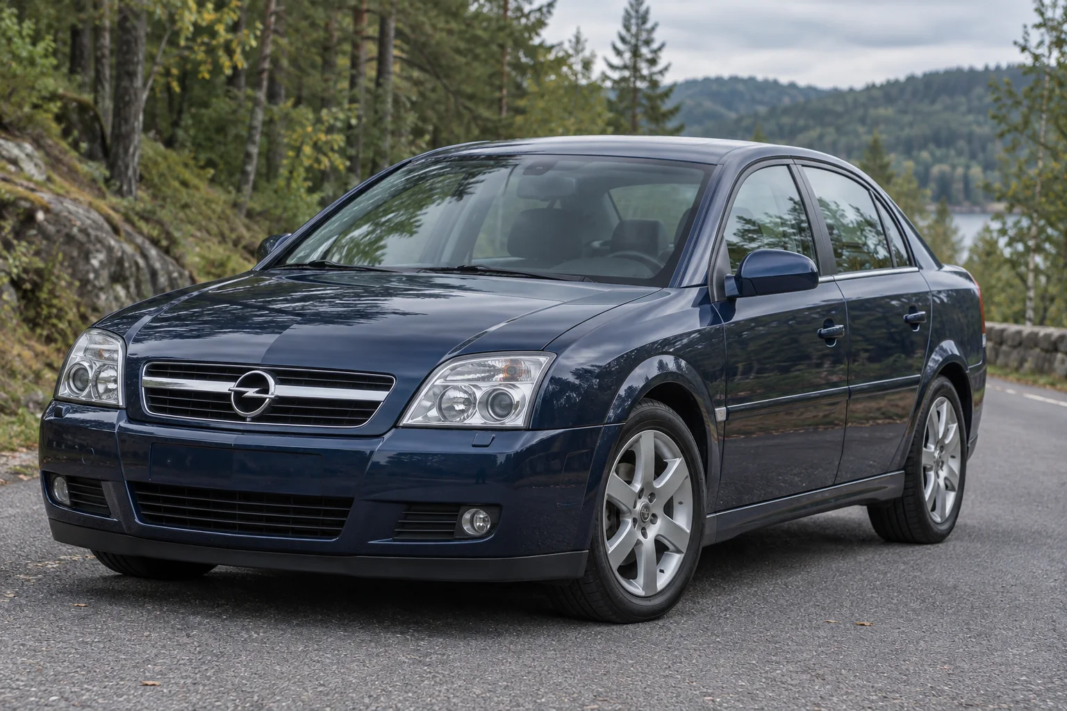 Иллюстрация Opel Vectra C 2003 года на тихой лесной дороге