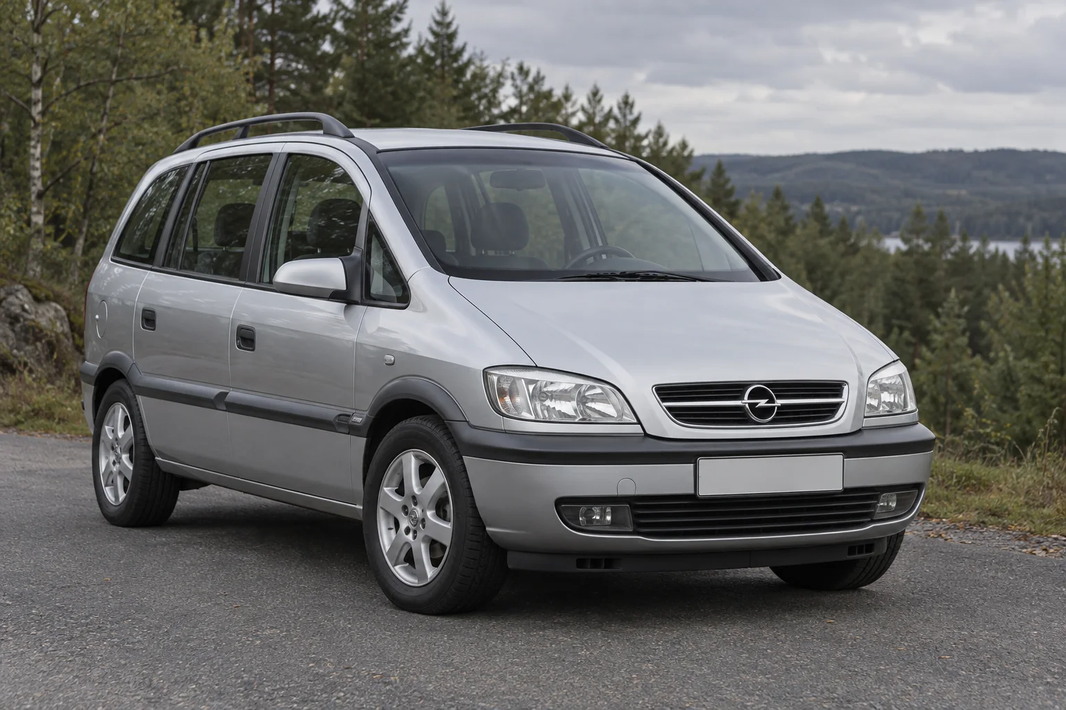 Иллюстрация Opel Zafira A на лесной дороге